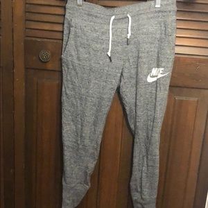 ✅NIKE grey joggers✅